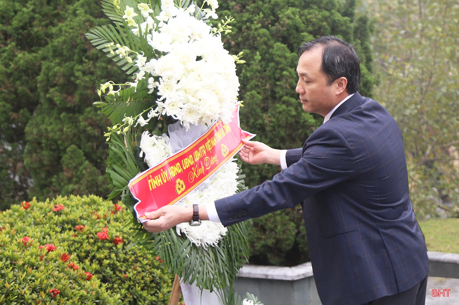 Ha Tinh leaders offer incense at red addresses on the occasion of the 94th anniversary of the Party's founding