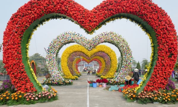 200 Tonnen frische Blumen beim größten Blumenfestival im Norden