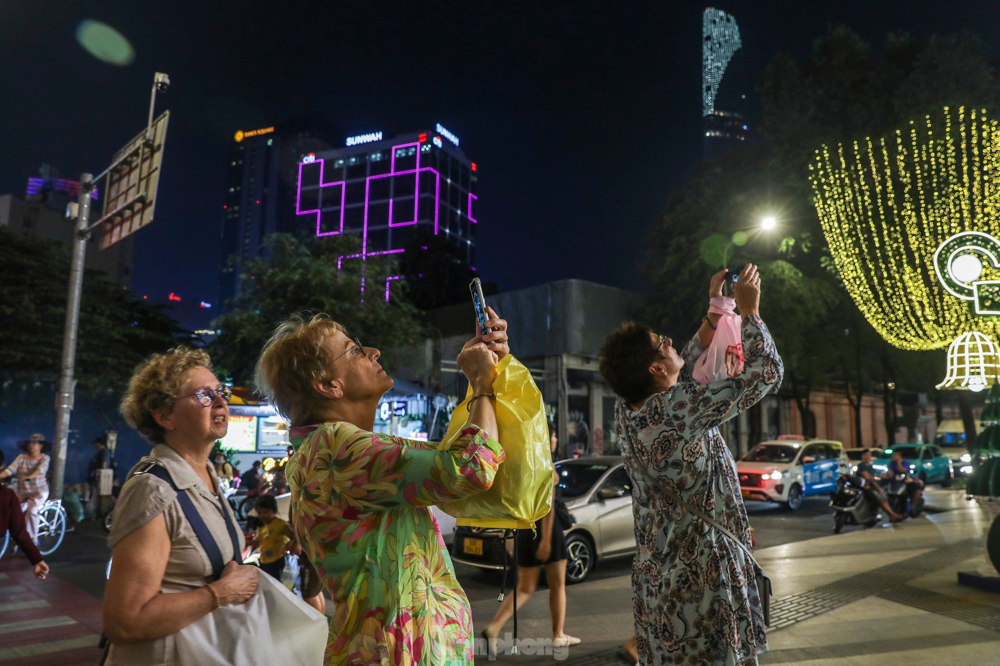 Christmas atmosphere comes early, young people in Ho Chi Minh City are fascinated with checking in photo 14