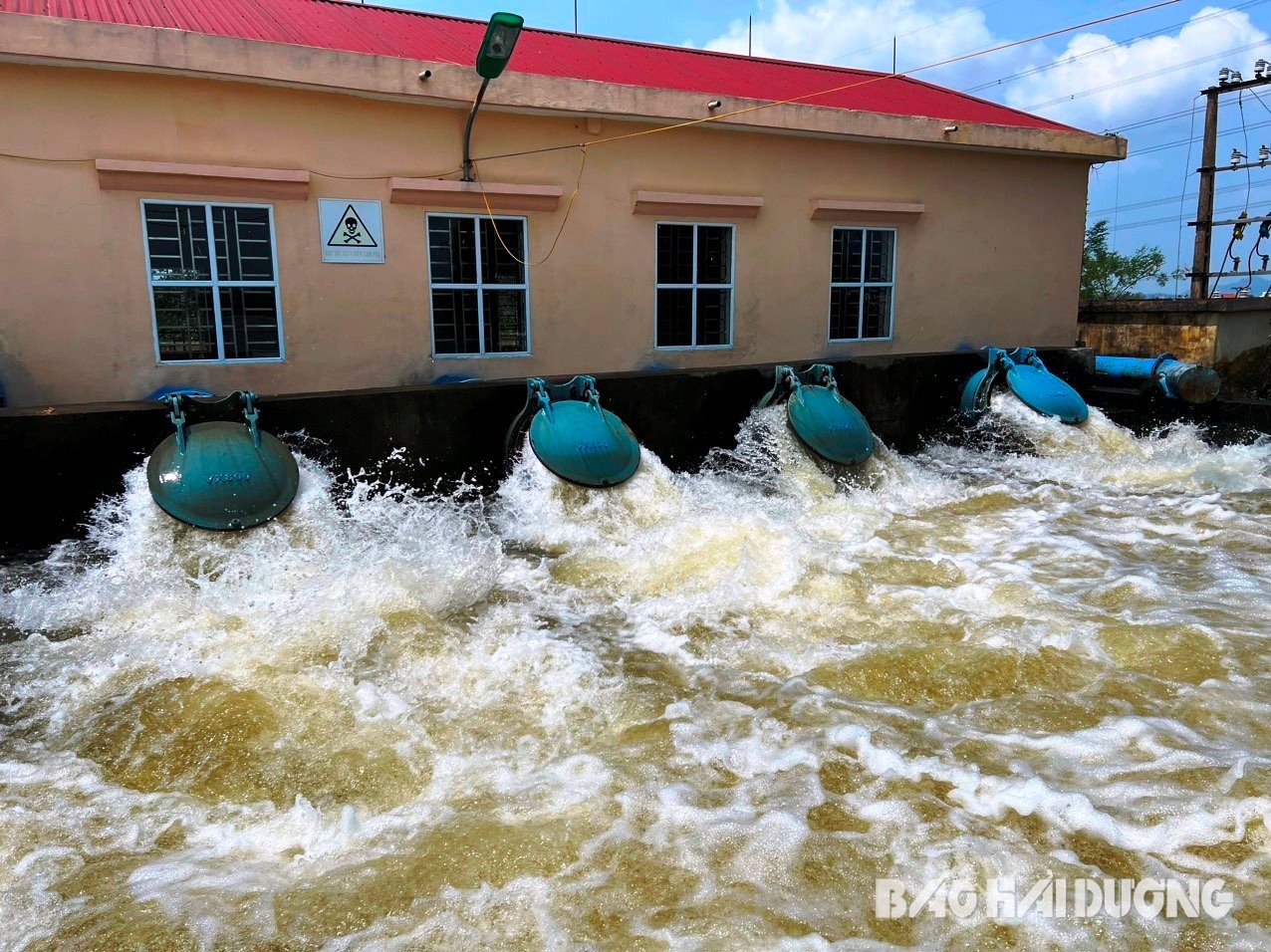 Hai Duong is operating at full capacity all flood drainage pumping stations that meet operational conditions.