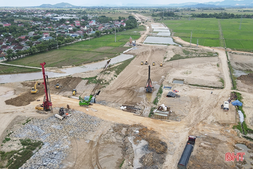 Ha Tinh approves 11 material mines for construction of North-South expressway project