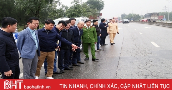 Repairing damaged areas on National Highway 1 through Ha Tinh must be completed before January 25, 2024.