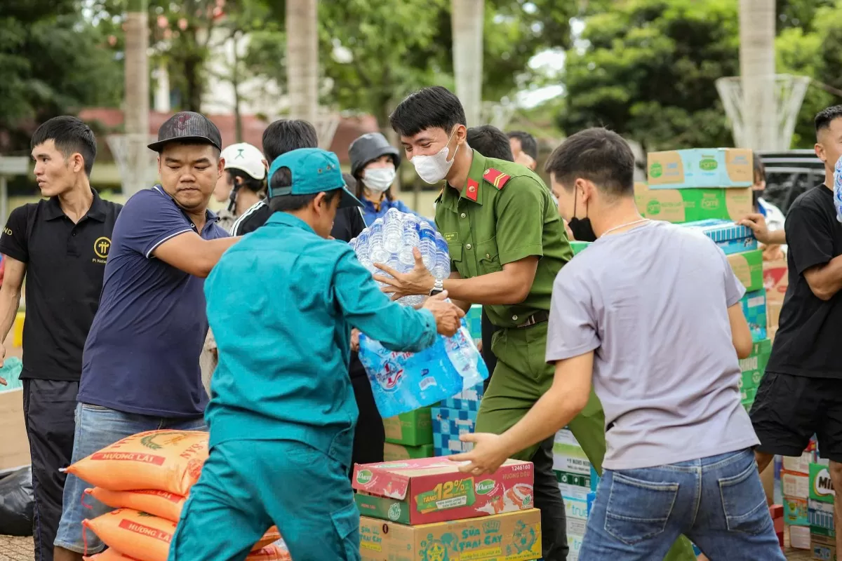 Những chuyến xe đầy nghĩa tình của người dân Đắk Lắk hướng về đồng bào miền Bắc