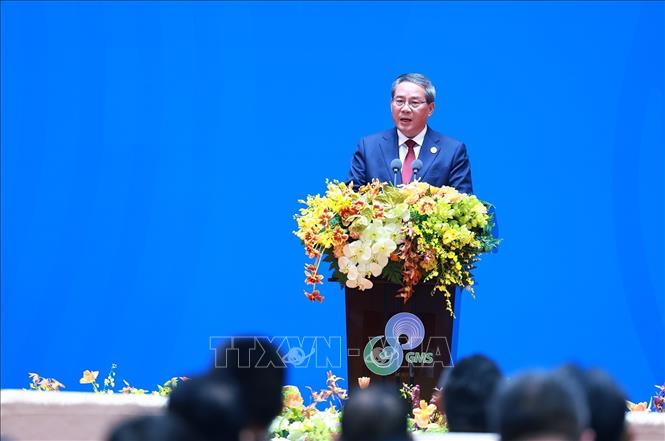 Prime Minister proposes three main contents of new generation economic corridor at GMS 8 Conference