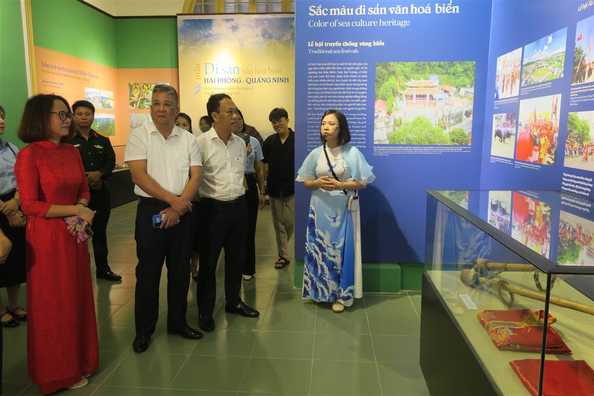 Vernissage de l'exposition « Couleurs du patrimoine culturel maritime de Hai Phong »