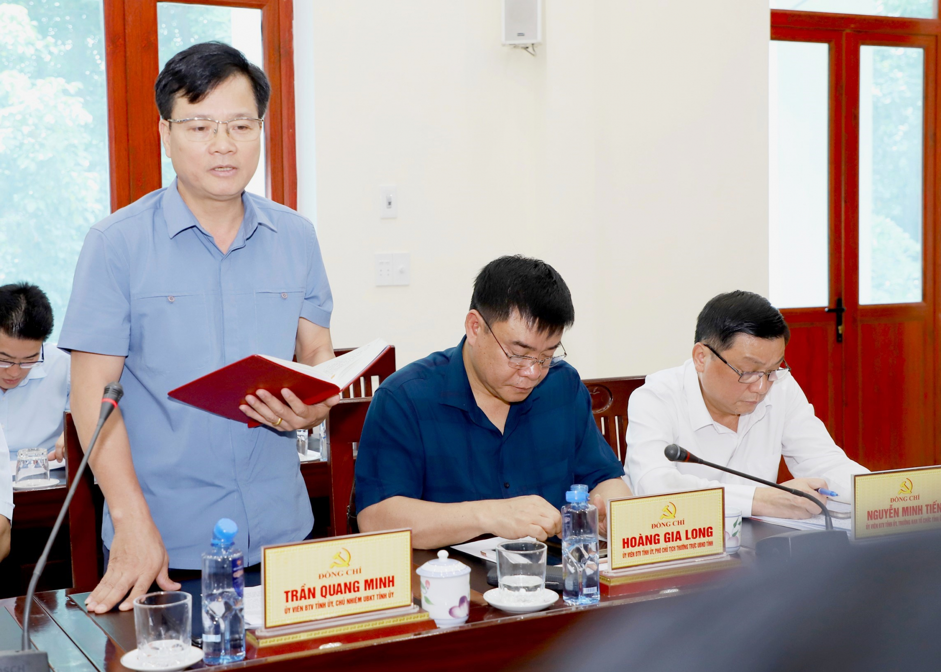 쩐꽝민(Tran Quang Minh) 도당위원회 검사위원회 위원장은 업무회의에서 당 내부의 검사 및 감독 업무에 대해 논의했습니다.