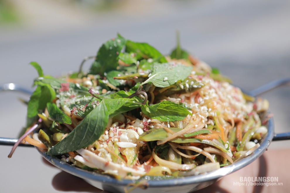 Núc Nác salad