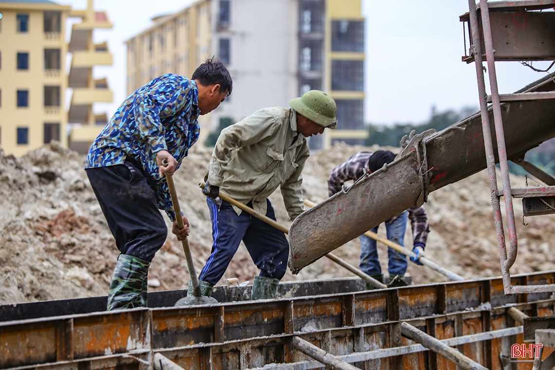 Hối hả trên các công trình trọng điểm ở Hà Tĩnh ngày đầu năm mới