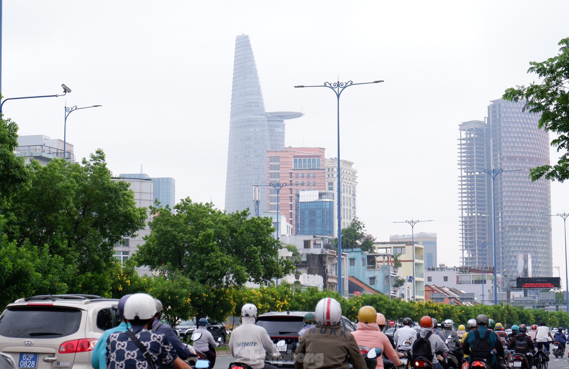 Der Himmel über Ho-Chi-Minh-Stadt ist dunstig, Feinstaub überschreitet die Standards Foto 9