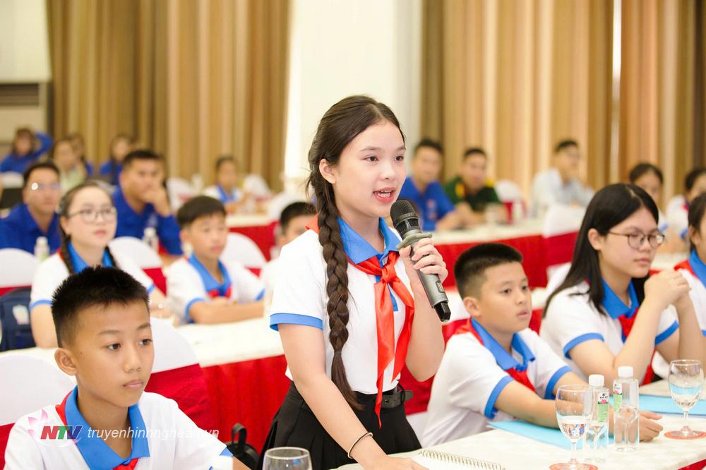 Rencontre et contact entre les jeunes et les délégués de l'Assemblée nationale et des conseils populaires provinciaux