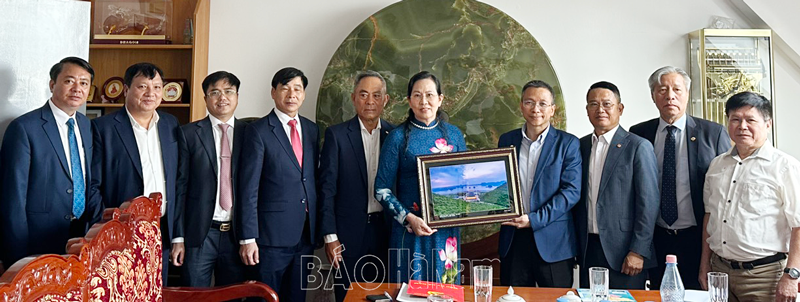 Die Provinzparteisekretärin Le Thi Thuy und die Provinzdelegation arbeiteten mit der vietnamesischen Botschaft in der Bundesrepublik Deutschland zusammen.