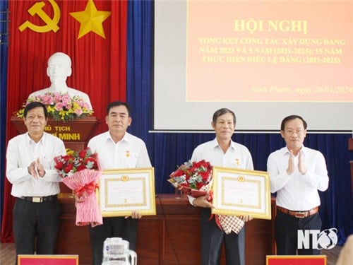 Ninh Phuoc District Party Committee: Summarizing 15 years of implementing the Party Charter and Party building work