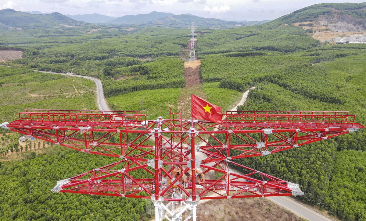 Panorama der 500-kV-Leitung 3 durch Ha Tinh vor der Ziellinie Foto 18