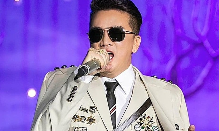 Singer Dam Vinh Hung suspended from performing for 9 months