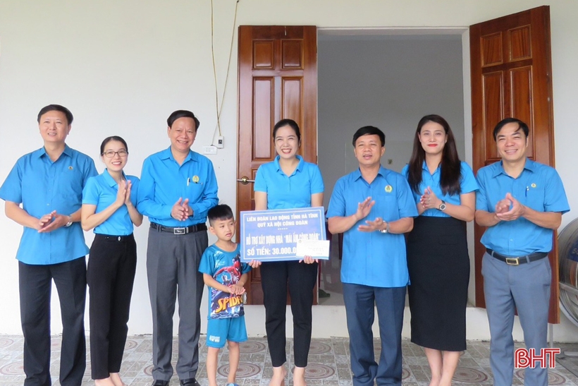 Le syndicat de Ha Tinh soutient 20 maisons pour les membres du syndicat en difficulté