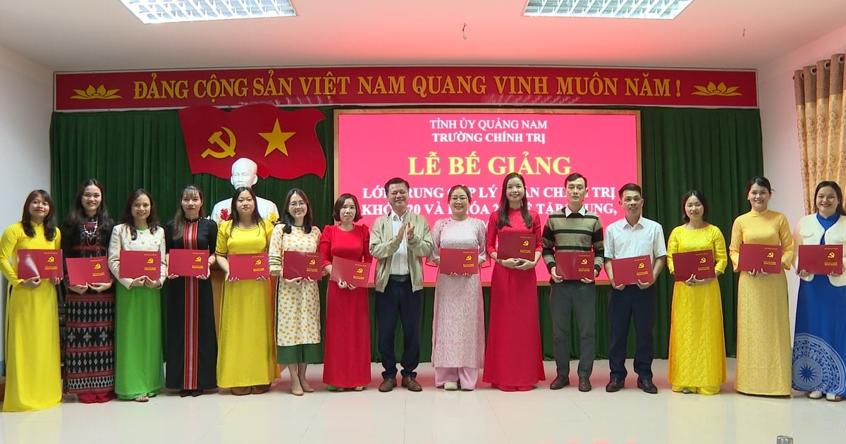 99 students graduated from the 2024 Concentrated Intermediate Political Theory Class