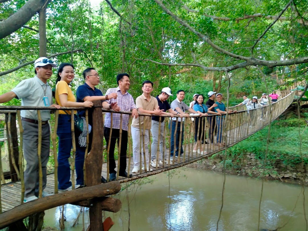 Đoàn Hiệp hội các Doanh nghiệp Khu công nghiệp Thành phố Hồ Chí Minh khảo sát sản phẩm, dịch vụ du lịch Đắk Lắk