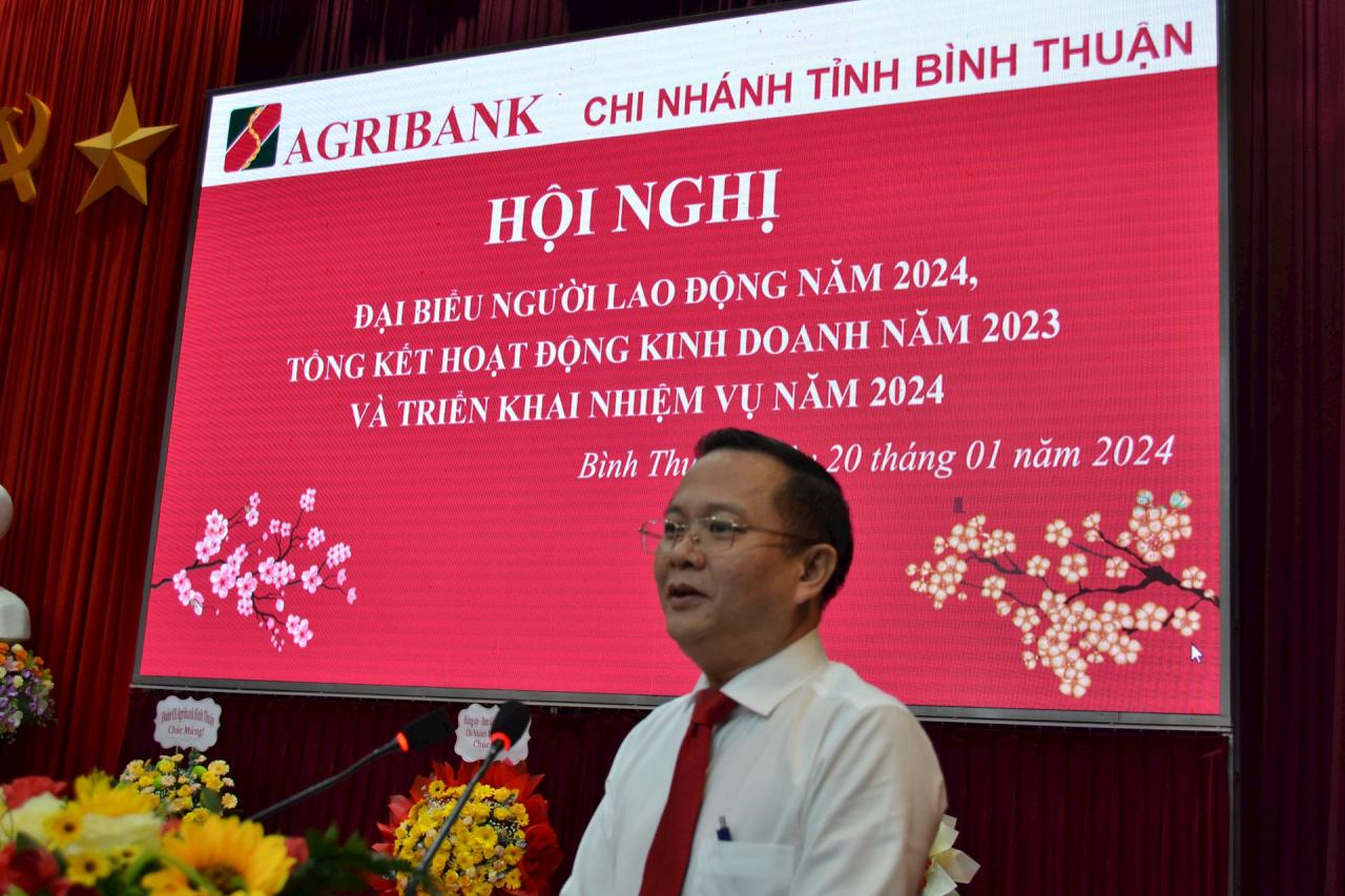 លោក Nguyen Huu Cau នាយក Agribank Binh Thuan ថ្លែងសុន្ទរកថានៅសន្និសីទ.jpg