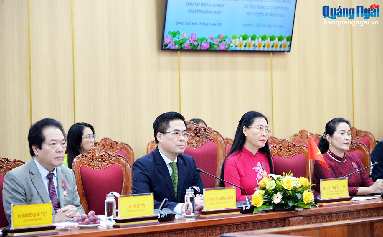 ผู้นำจังหวัดรับและทำงานร่วมกับคณะผู้แทนระดับสูงของจังหวัดเซกอง (ลาว)