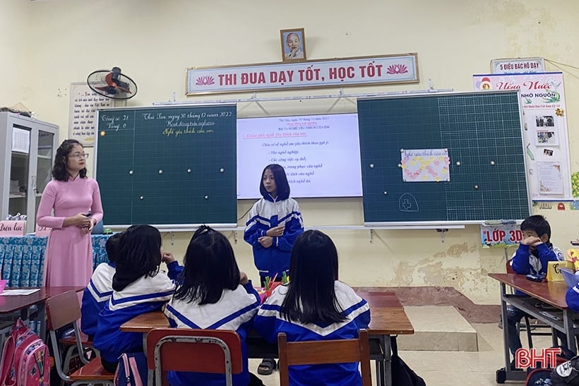 초등학교 선생님, 교과목에 능숙하고 스포츠에 열정적