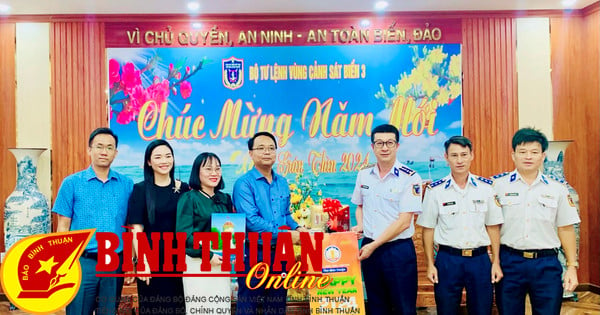 Head of the Provincial Party Committee's Mass Mobilization Commission visited and wished a happy New Year to officers and soldiers of the Coast Guard Region 3 Command