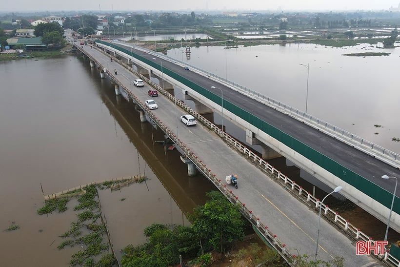 Diện mạo cây cầu nối TP Hà Tĩnh và phố biển Lộc Hà trước ngày thông xe