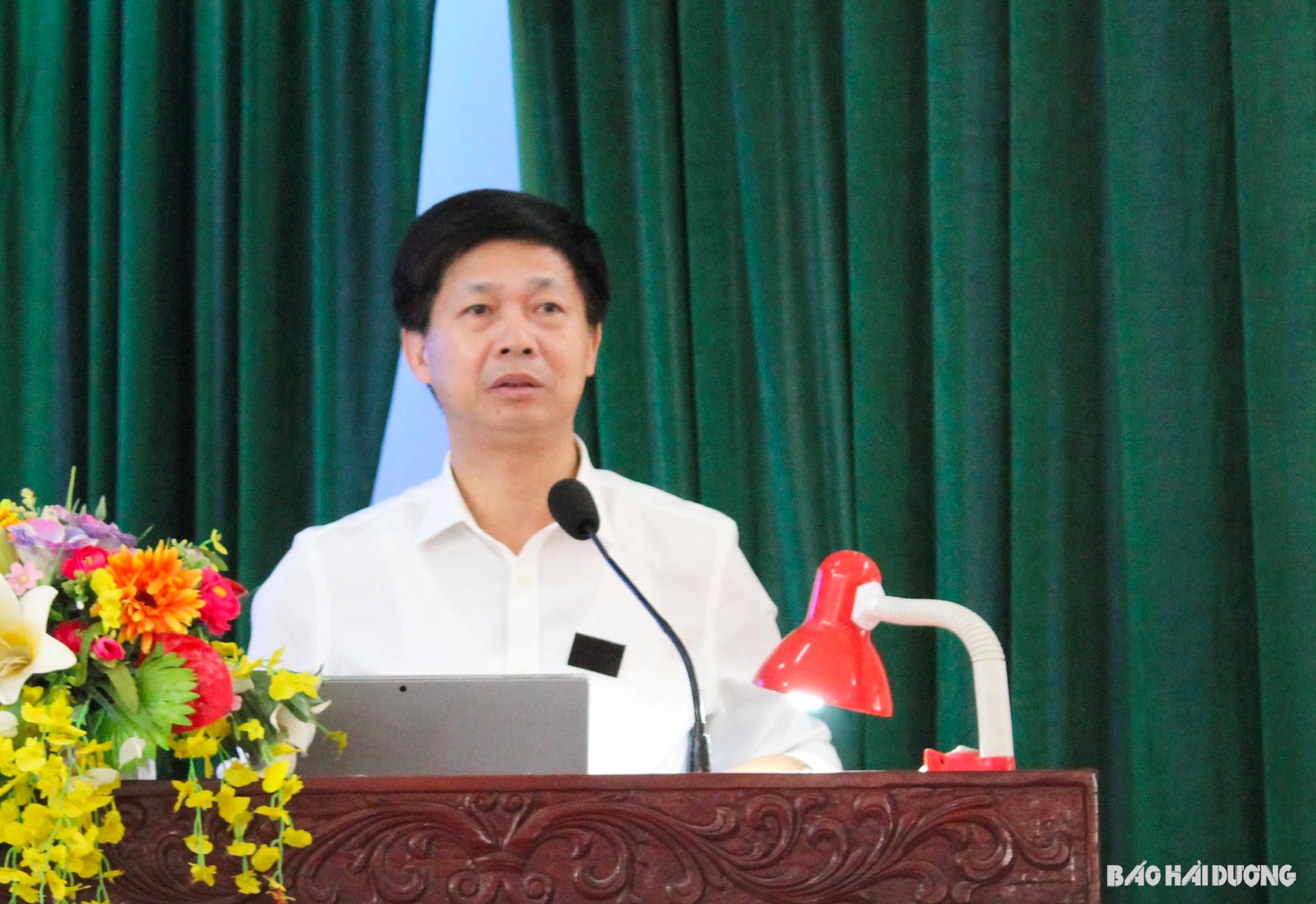 Le président du Comité populaire du district de Nam Sach, Ho Ngoc Lam, a répondu aux opinions et recommandations des électeurs du district.