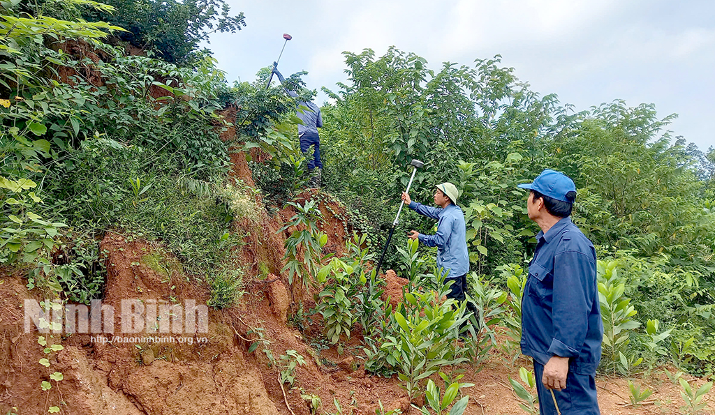 Responder proactivamente al incidente de deslizamiento de tierra en la colina de Veo, comuna de Son Lai