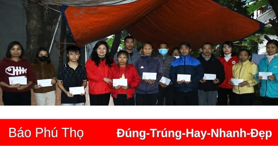 Mang quà Tết đến cho bệnh nhân “Xóm chạy thận” ở Việt Trì