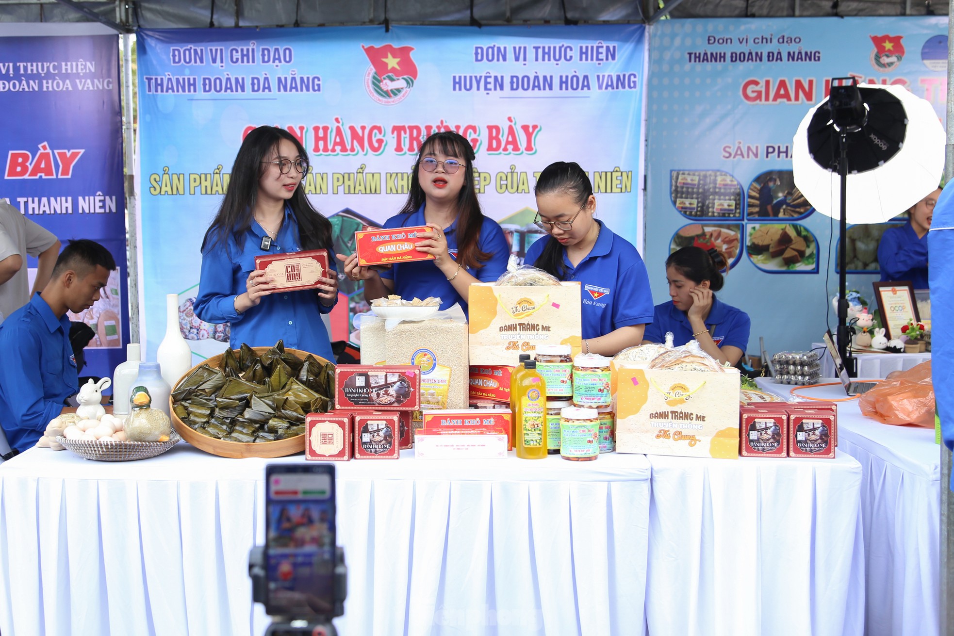 Sesión animada de transmisión en vivo de productos agrícolas para jóvenes en Da Nang (foto 6)