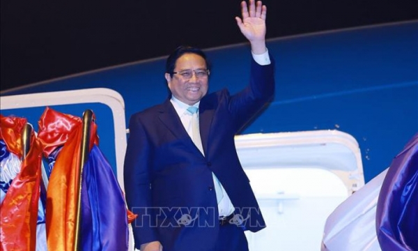 Premierminister Pham Minh Chinh kommt in Hanoi an und beendet damit seine Arbeitsreise nach Laos.