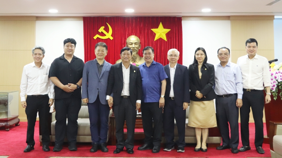 省人民委員会委員長が錦湖VN-3と会談.jpg