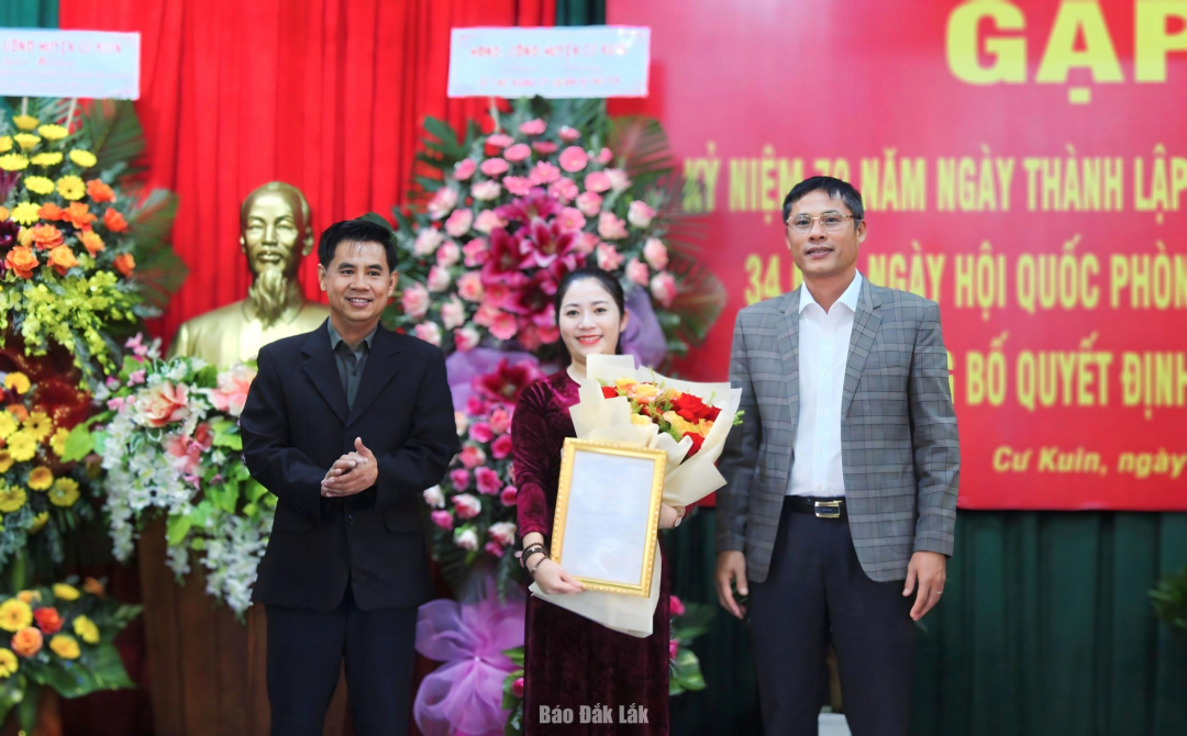 Cu Kuin District: Meeting to celebrate the 79th anniversary of the founding of the Vietnam People's Army and announce the Decision of the District Military Party Committee Secretary