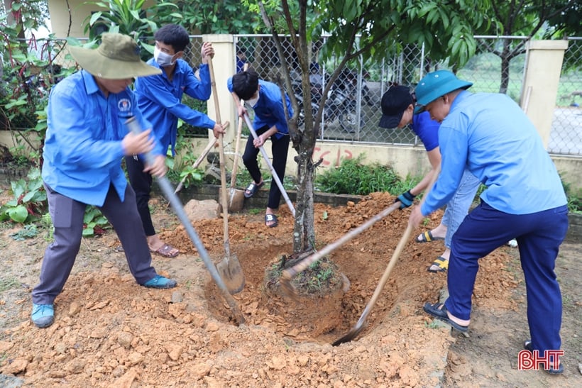 Hơn 4.000 ĐVTN Hà Tĩnh hưởng ứng Ngày Chủ nhật xanh lần thứ IV