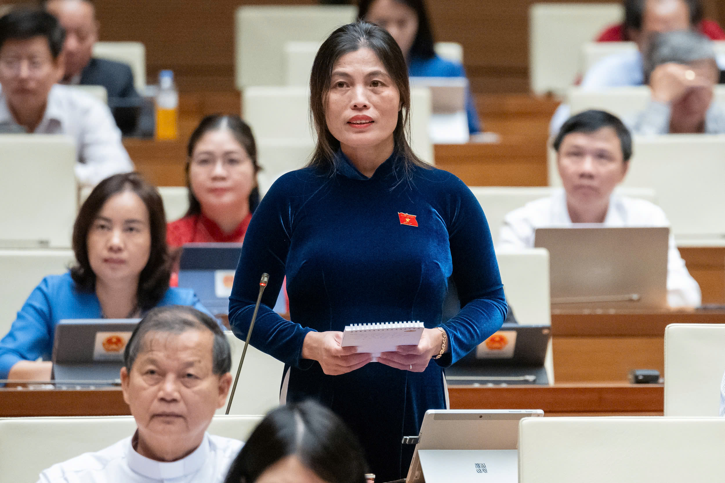 National Assembly delegates of Quang Tri province questioned a group of issues in the banking sector.