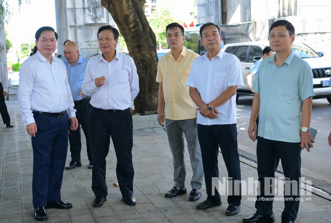 La délégation centrale de travail examine la disposition des unités administratives aux niveaux des districts et des communes dans la province de Ninh Binh