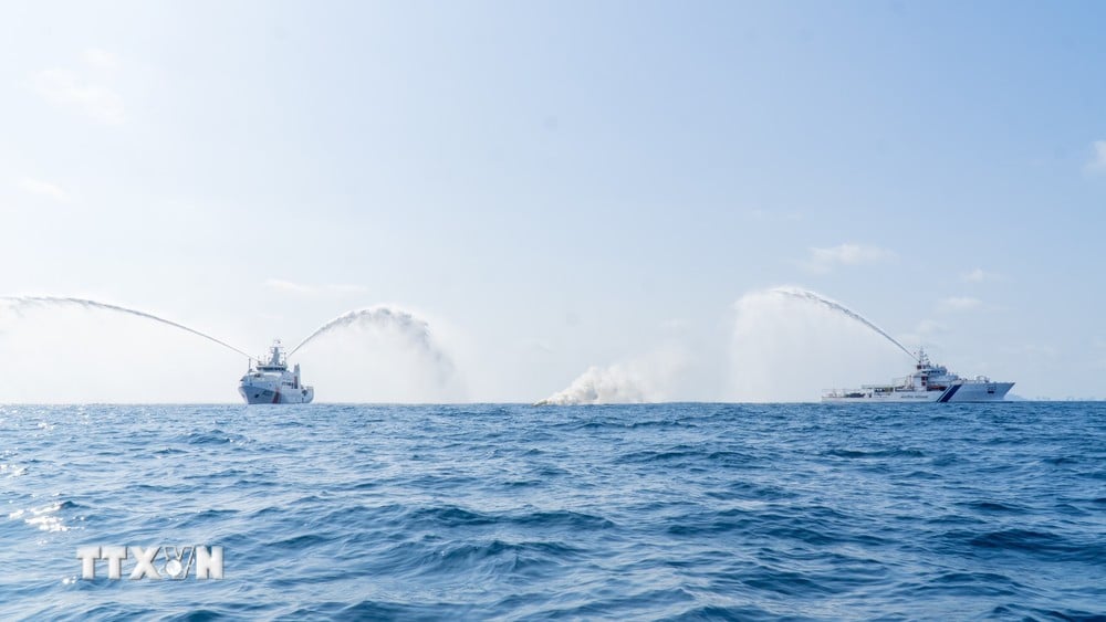 Close-up of joint training between Vietnam Coast Guard and Indian Coast Guard