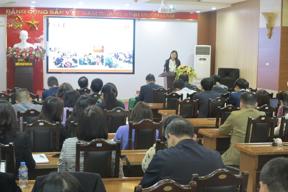 Die Hung Vuong Universität organisiert ein Seminar zum Inhalt des Buches von Generalsekretär Nguyen Phu Trong