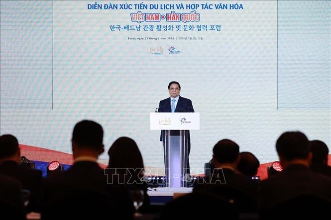 Premierminister Pham Minh Chinh nimmt am vietnamesisch-koreanischen Forum zur Förderung des Tourismus und der kulturellen Zusammenarbeit teil