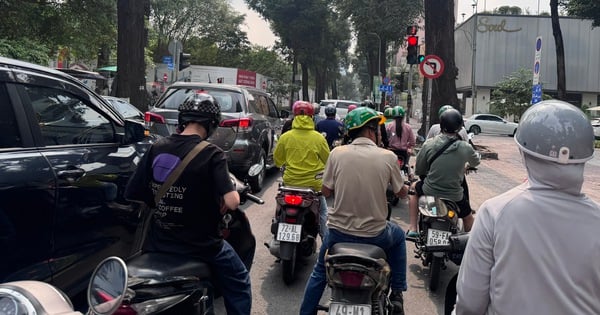 Traffic in Ho Chi Minh City is "easier to breathe" after installing more lights for motorbikes to turn right.