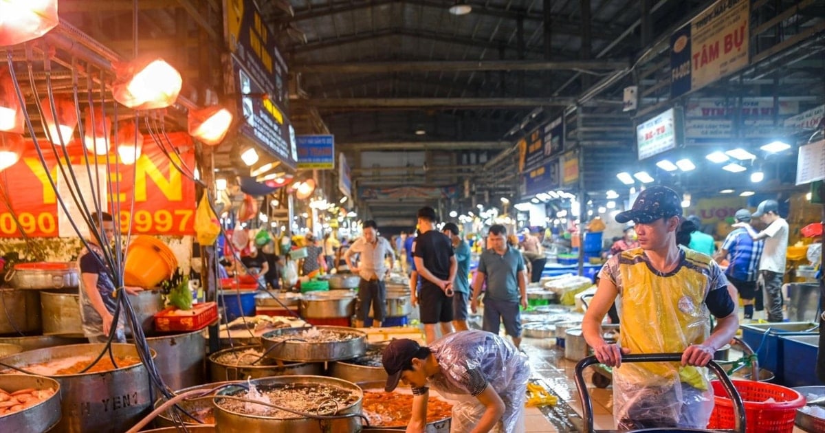 Dak Nong bustling market for Ong Cong, Ong Tao Tet