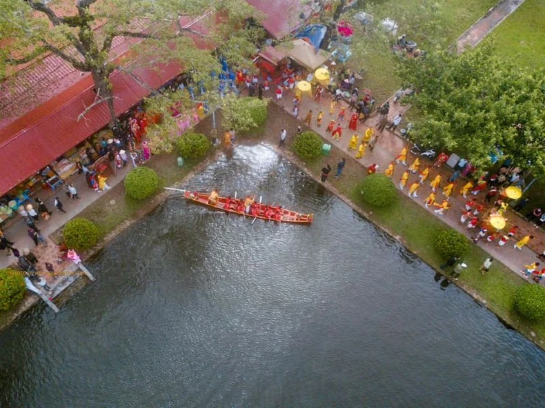 O Festival da Pagoda Keo no outono, na província de Thai Binh, atrai muitos turistas (foto 5).