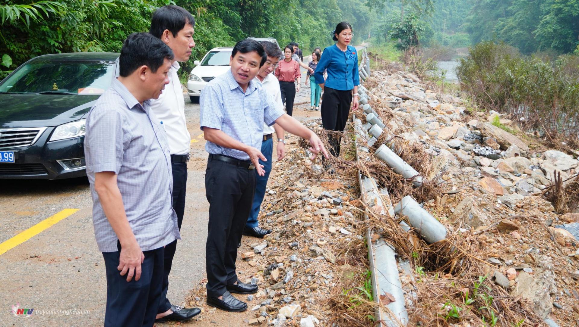 Thường trực HĐND tỉnh giám sát đầu tư công tại huyện Con Cuông