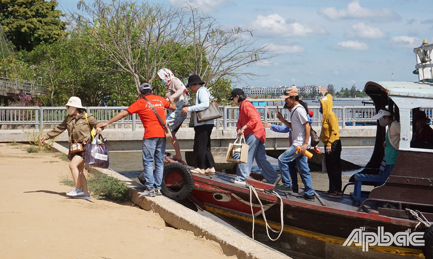 El número de turistas a la isla de Thoi Son ha aumentado considerablemente en comparación con días normales.