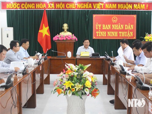 The Provincial People's Committee held a meeting to listen to a report on the plan to expand the scale of water supply for the Sub-project of Irrigation Development for High-Tech Agriculture in Nhon Hai - Thanh Hai.