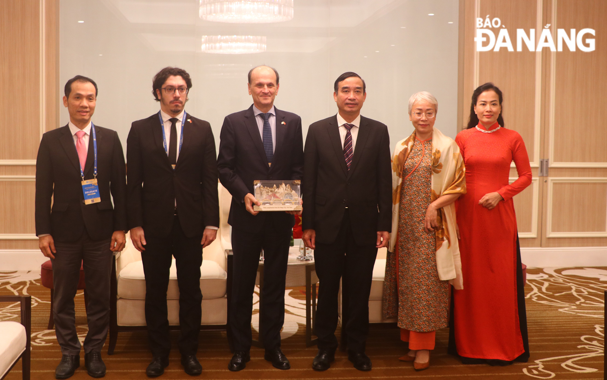 Chairman of the City People's Committee Le Trung Chinh received Argentine Ambassador to Vietnam Luis Pablo Maria Beltramino.