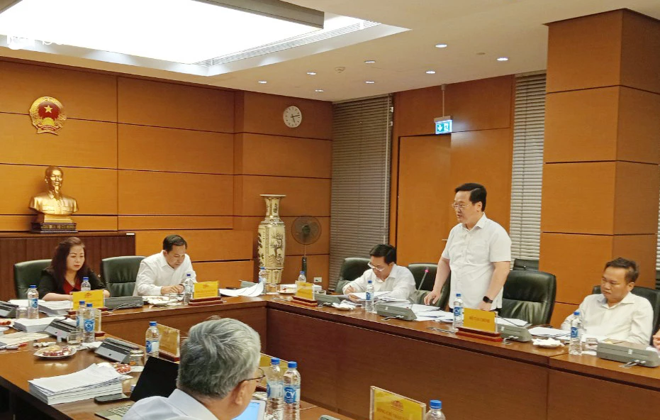 The Standing Committee of the National Assembly's Finance and Budget Committee reviewed the draft Resolution of the National Assembly on Nghe An province.