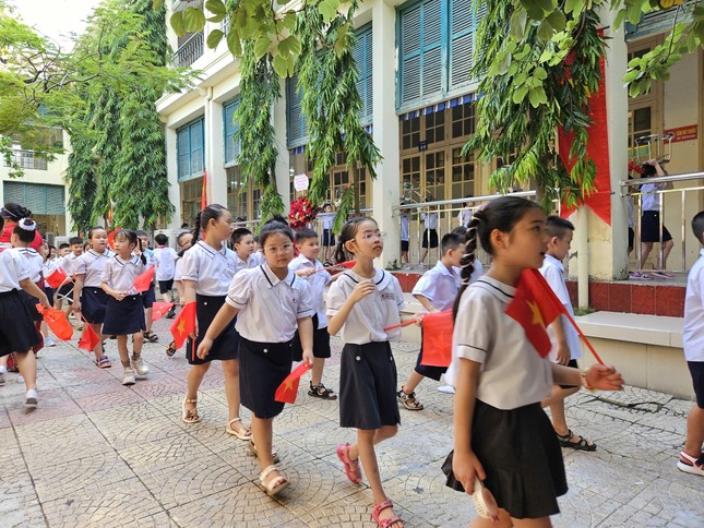 Les élèves de Hai Phong sont autorisés à quitter l'école plus tôt pour éviter les tempêtes photo 1