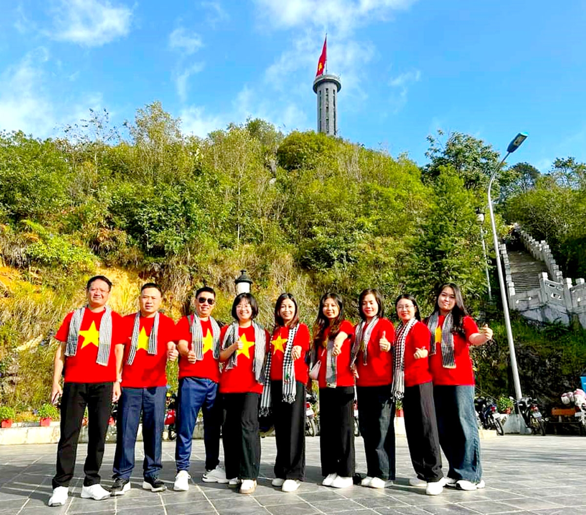 Tourists visit Lung Cu National Flagpole (Dong Van).