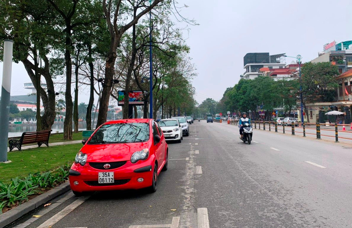 Hai Duong City proposes to continue using roads and sidewalks for vehicle parking